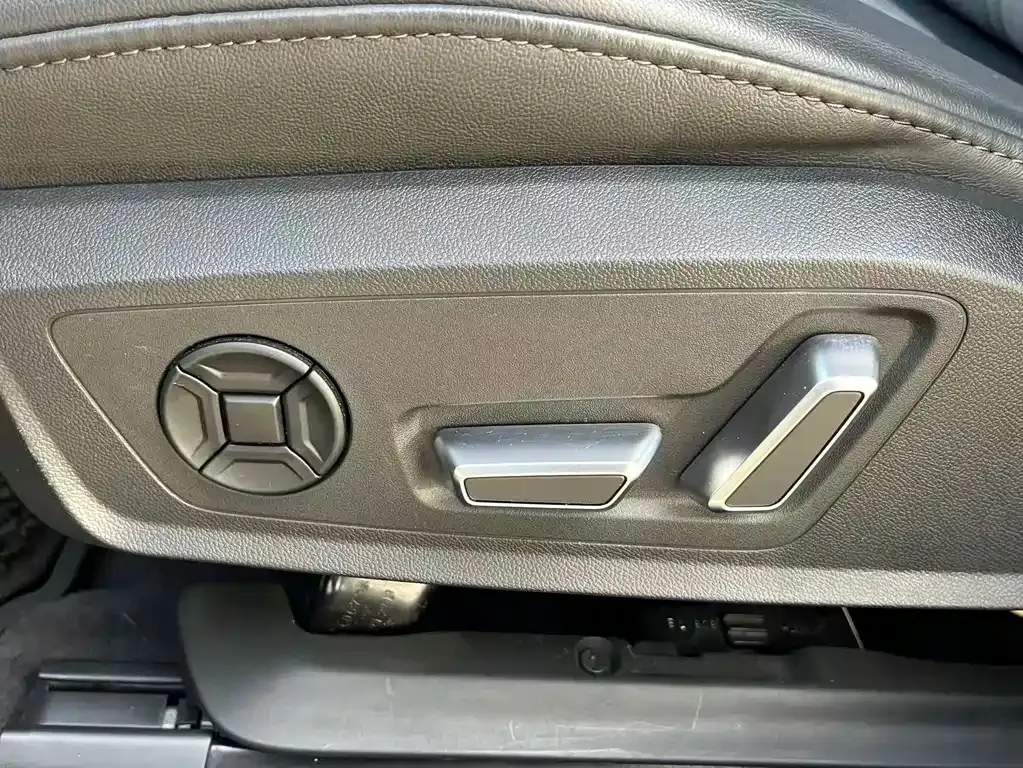 Audi A6L 2023 из CN, фото 10