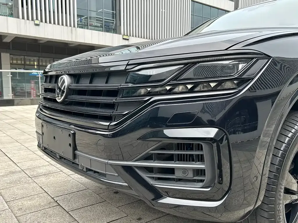 Volkswagen Touareg — фото 10