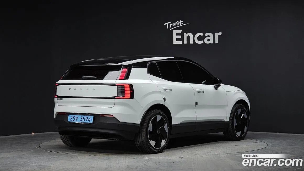 Volvo EX30 2025 из KR, фото 3