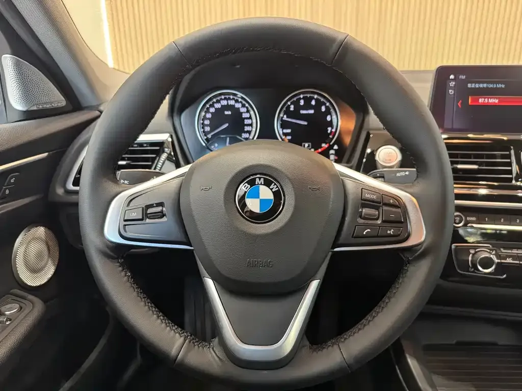 BMW 1 Series 2021 из CN, фото 10
