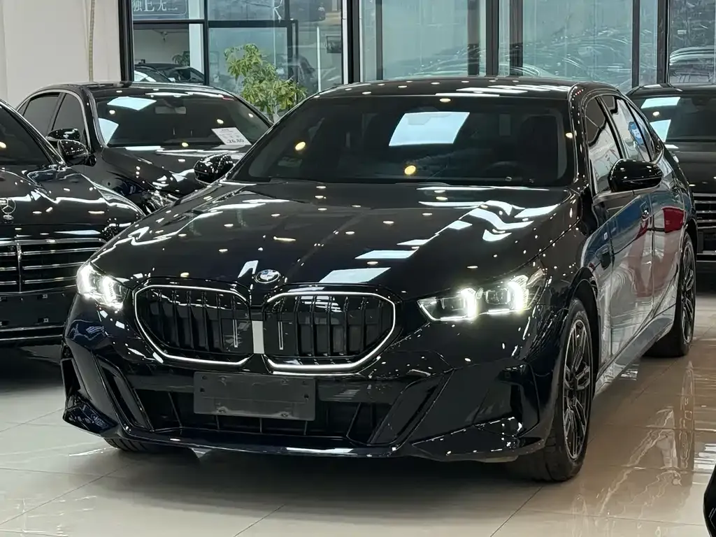 BMW 5 Series 2025 из CN, фото 1