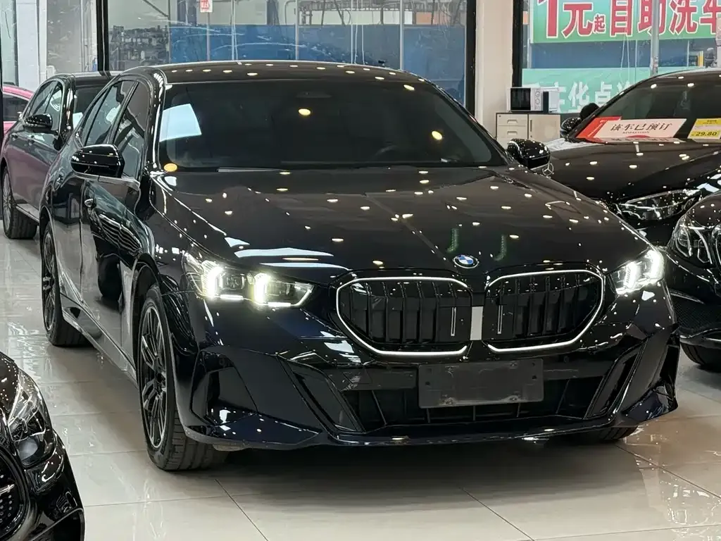 BMW 5 Series 2025 из CN, фото 7