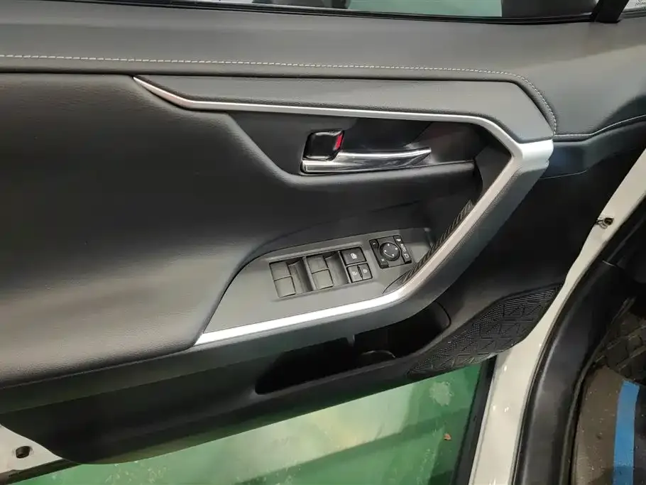 Toyota RAV4 2024 из CN, фото 6