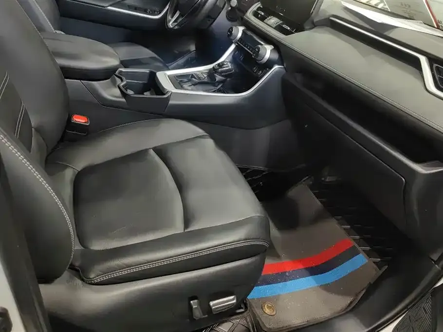 Toyota RAV4 2024 из CN, фото 4