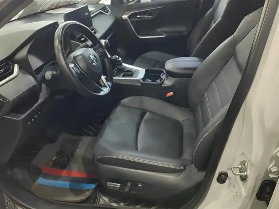 Toyota RAV4 2024 из CN, фото 3