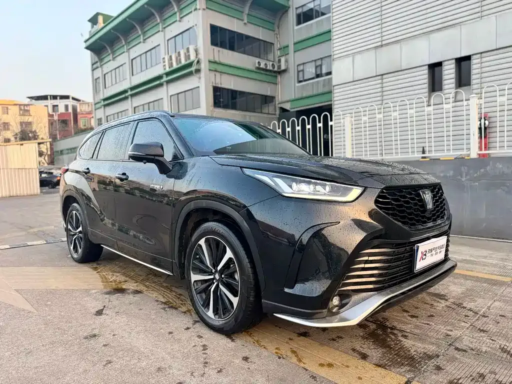 Toyota Crown Kluger 2023 из CN, фото 9