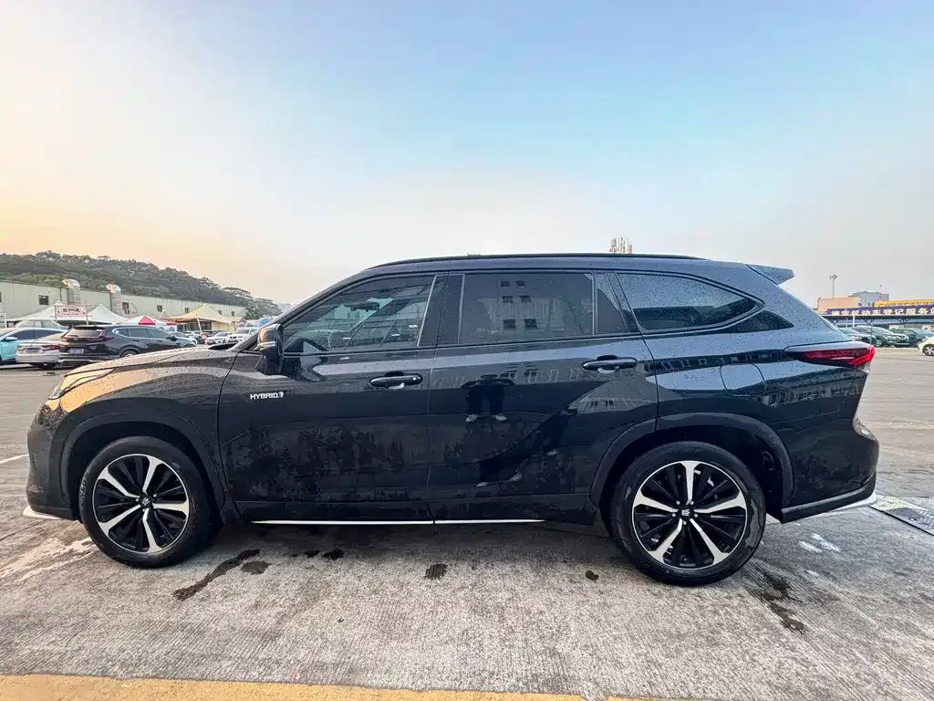 Toyota Crown Kluger 2023 из CN, фото 4