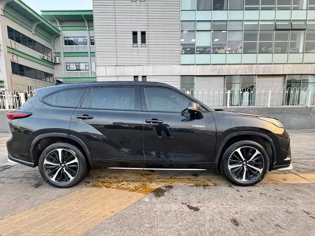 Toyota Crown Kluger 2023 из CN, фото 10