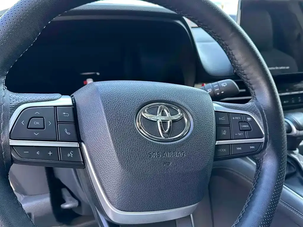 Toyota Granvia 2024 из CN, фото 4
