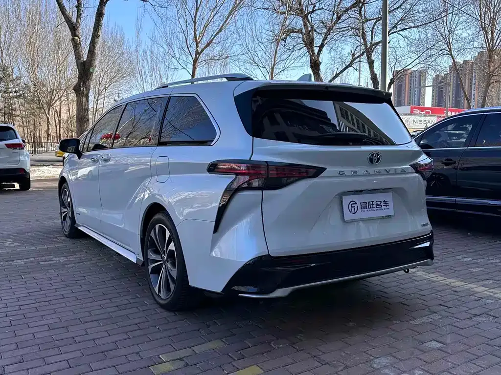 Toyota Granvia 2024 из CN, фото 8