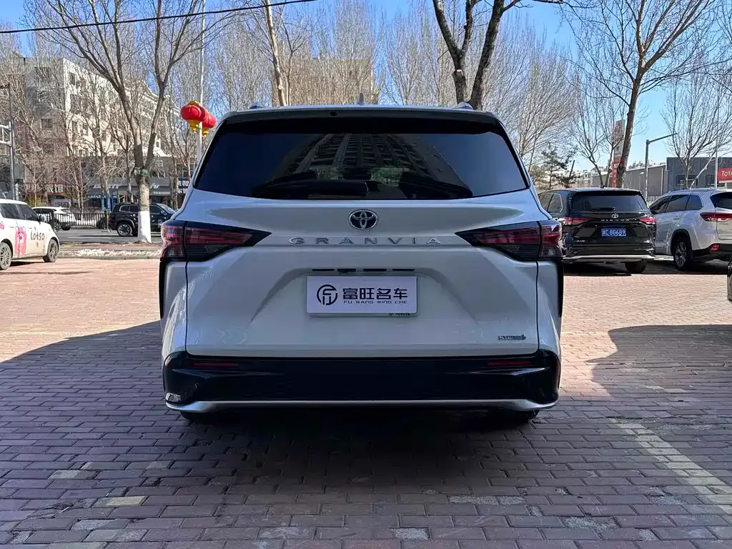 Toyota Granvia 2024 из CN, фото 9