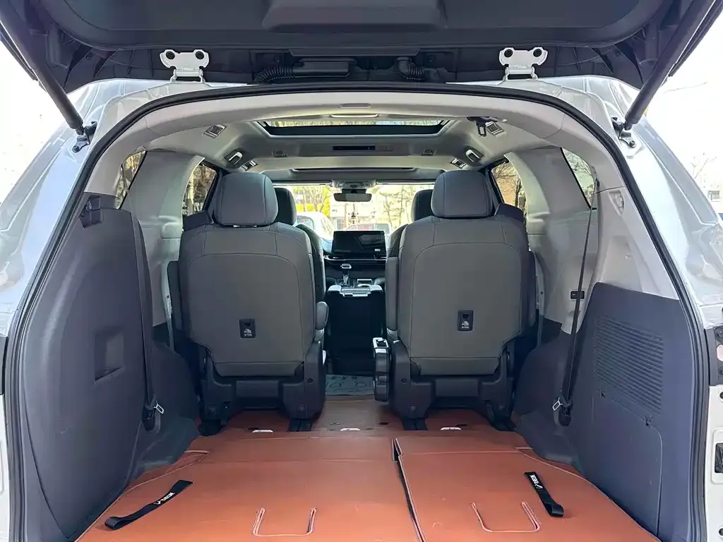 Toyota Granvia 2024 из CN, фото 2