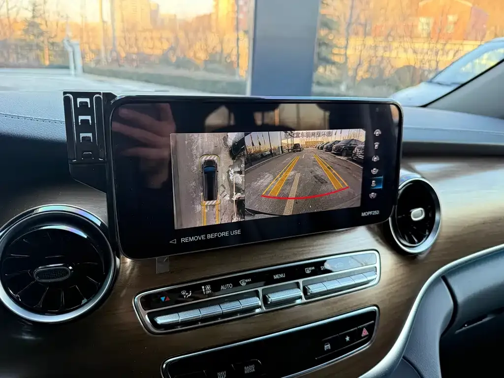 Mercedes-Benz V-Class 2024 из CN, фото 2