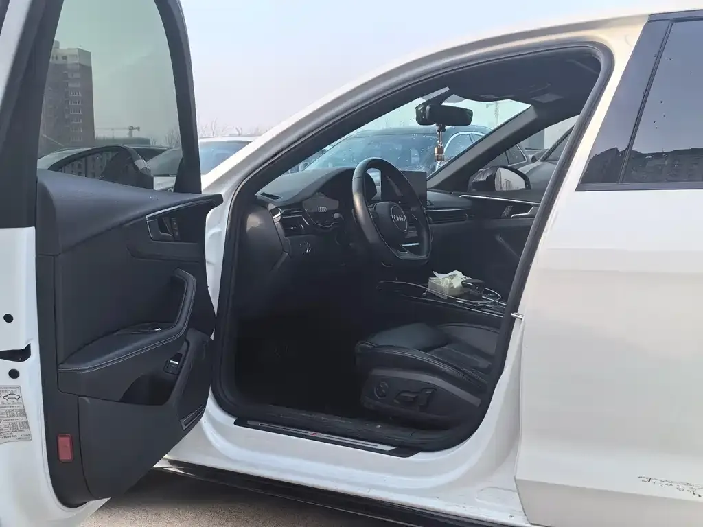 Audi A4L 2023 из CN, фото 3