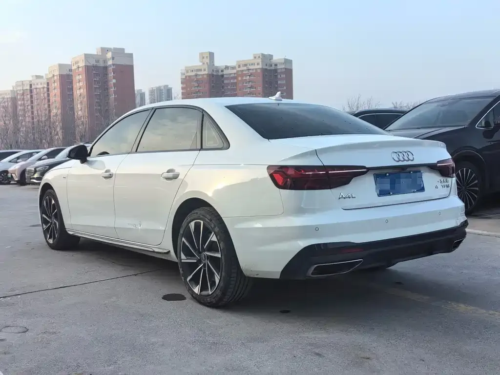 Audi A4L 2023 из CN, фото 2