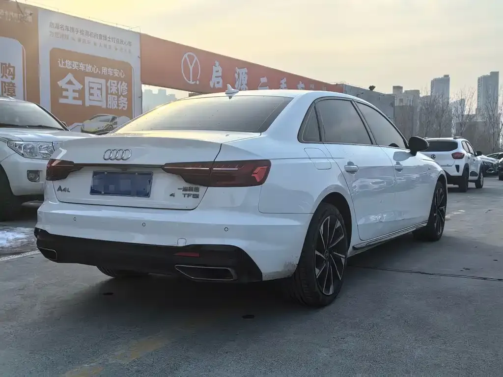 Audi A4L 2023 из CN, фото 4