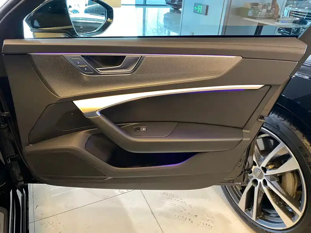 Audi A6L 2022 из CN, фото 6