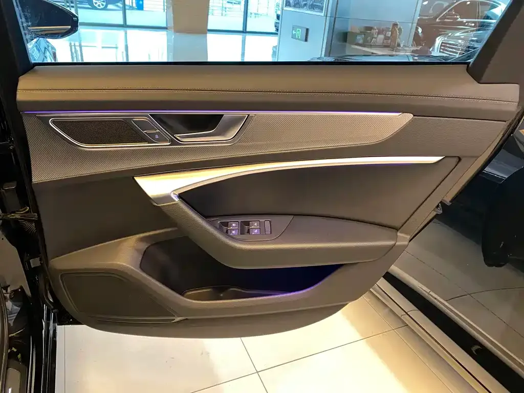 Audi A6L 2022 из CN, фото 4