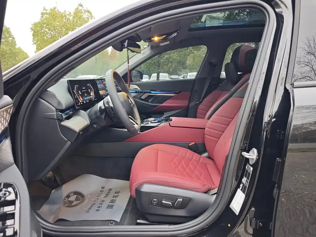 BMW 5 Series 2025 из CN, фото 3