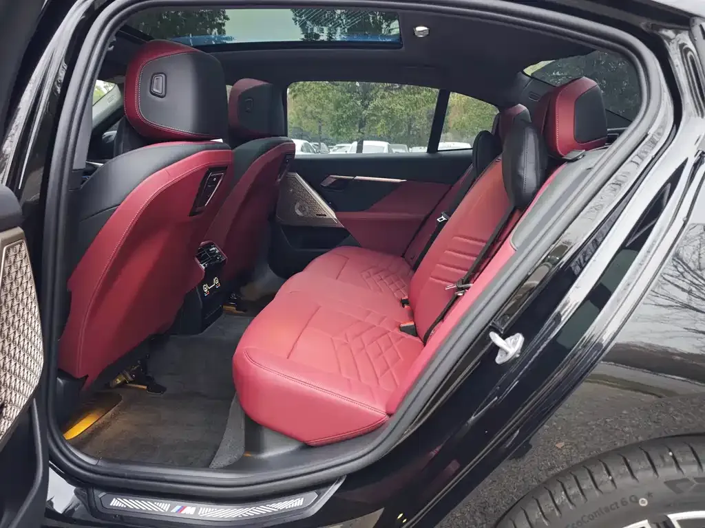 BMW 5 Series 2025 из CN, фото 10