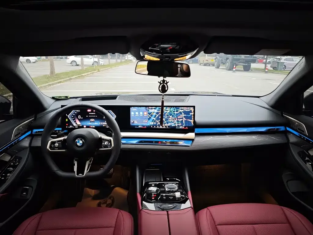 BMW 5 Series 2025 из CN, фото 9