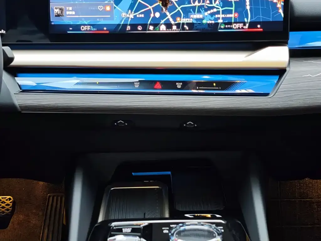 BMW 5 Series 2025 из CN, фото 8
