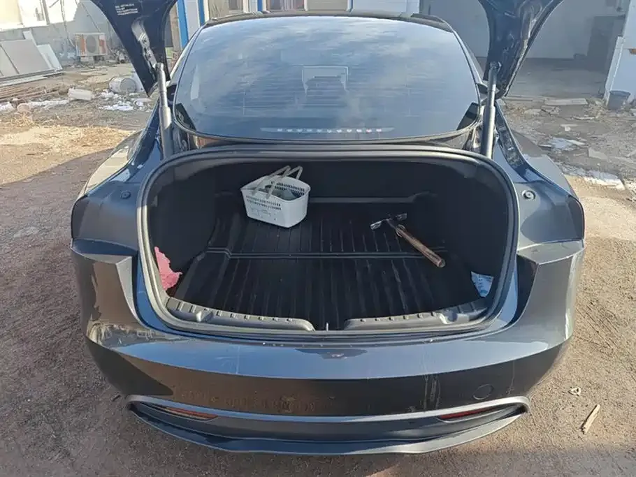 Tesla Model 3 — фото 9