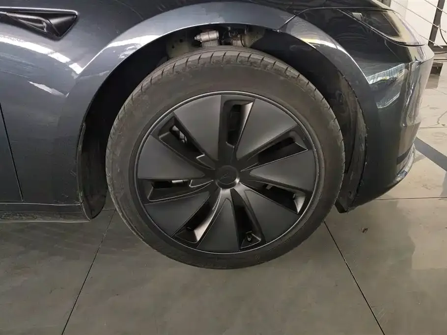Tesla Model 3 — фото 2