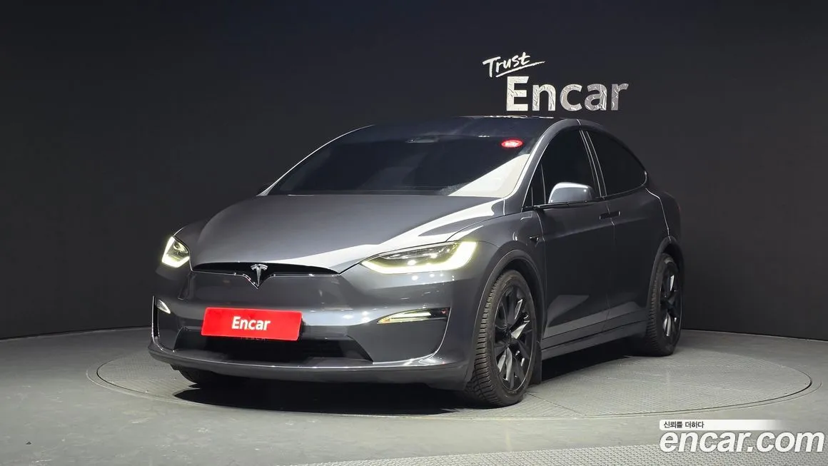 Tesla Model X — фото 1