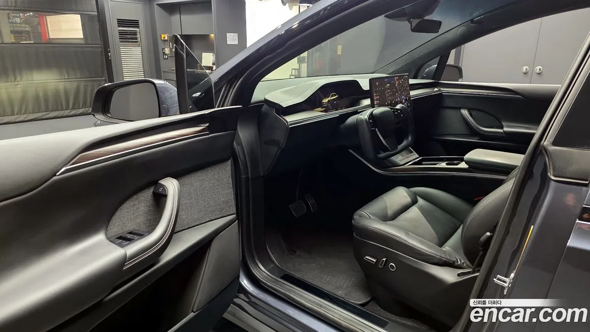 Tesla Model X — фото 10