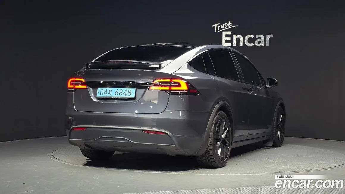 Tesla Model X — фото 2