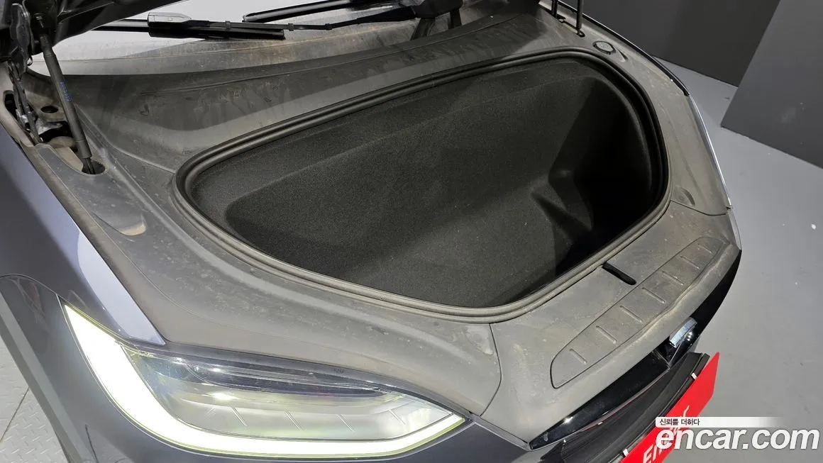 Tesla Model X — фото 6