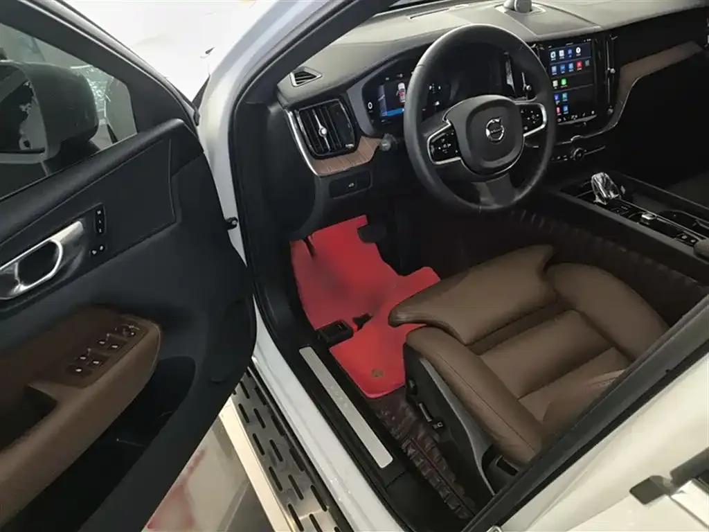 Volvo XC60 2023 из CN, фото 2