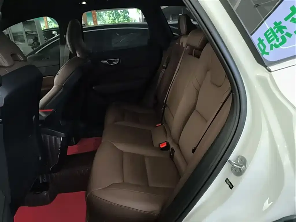 Volvo XC60 2023 из CN, фото 8