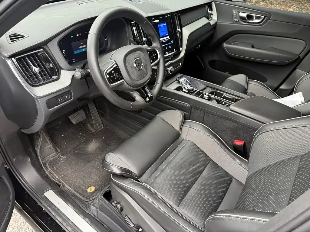 Volvo XC60 PHEV 2024 из CN, фото 3