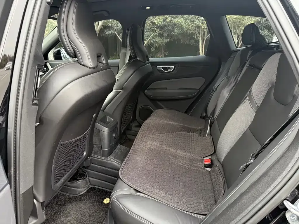Volvo XC60 PHEV 2024 из CN, фото 5