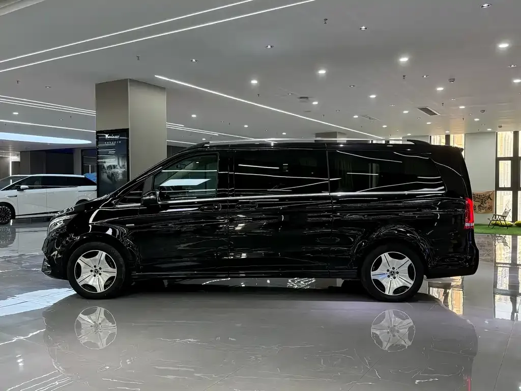 Mercedes-Benz V-Class 2021 из CN, фото 2