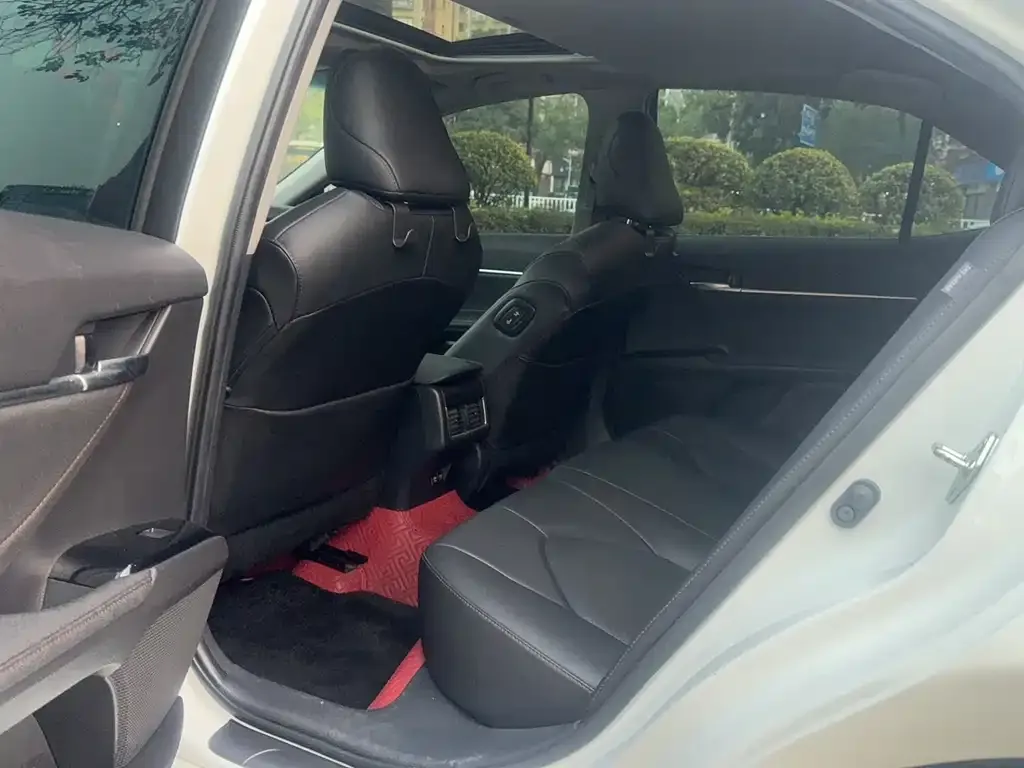 Toyota Camry 2023 из CN, фото 2