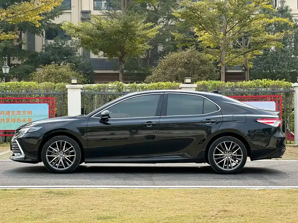 Toyota Camry 2023 из CN, фото 2