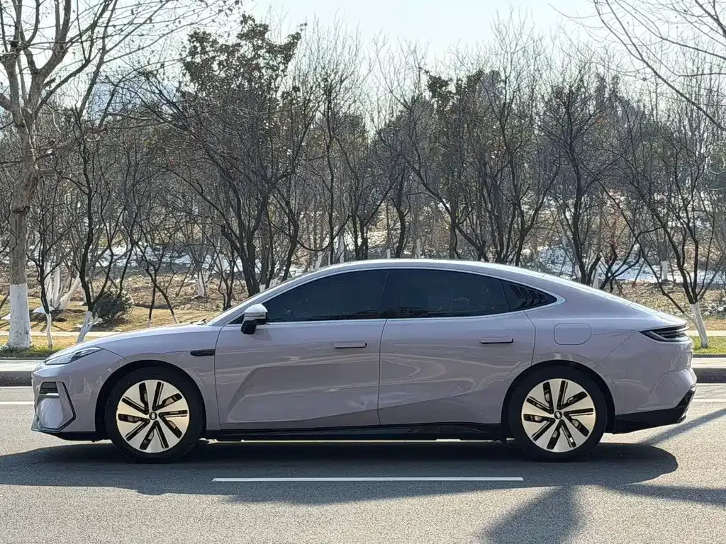 Geely Galaxy E8 — фото 10