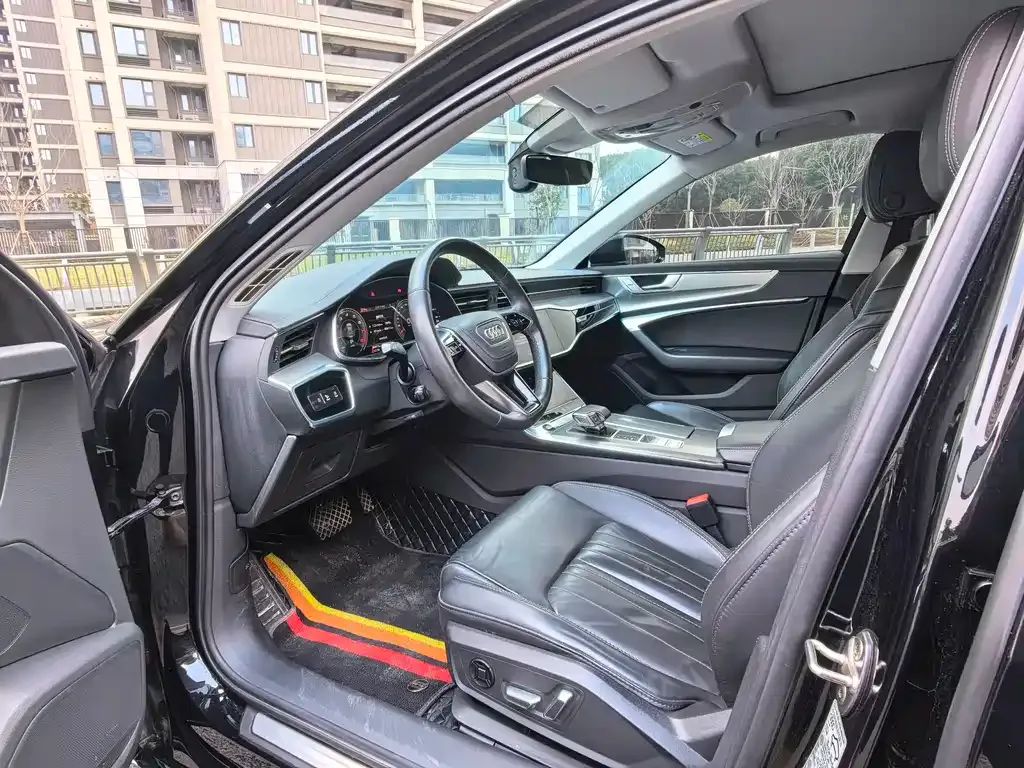 Audi A6L 2023 из CN, фото 4