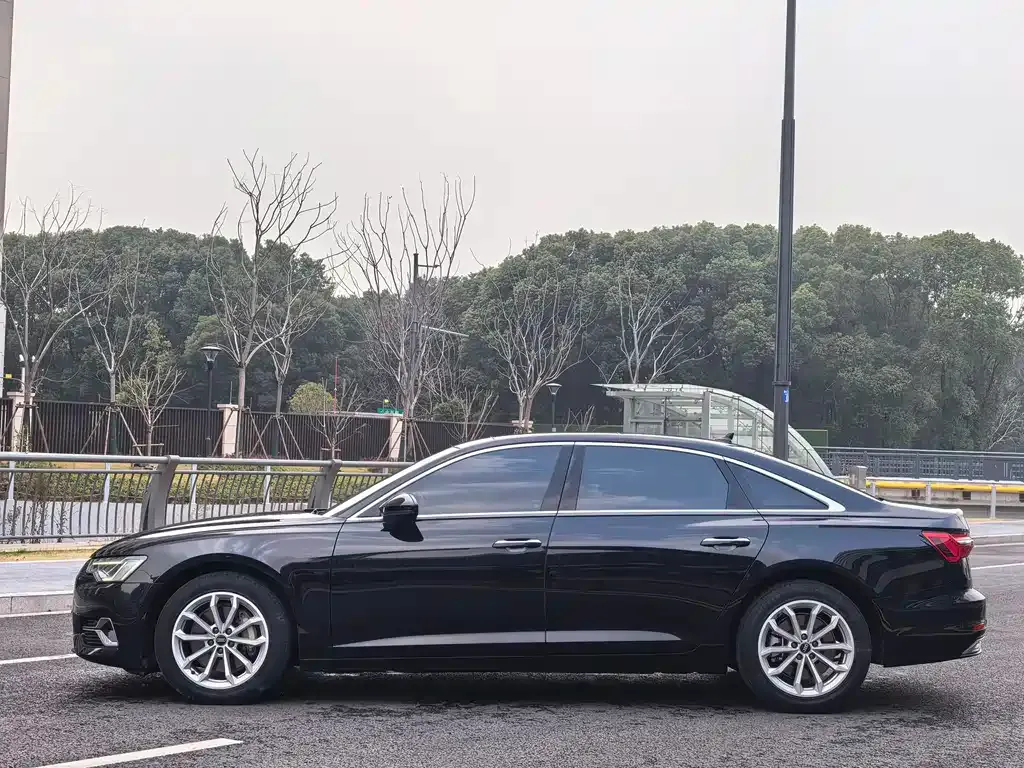 Audi A6L 2023 из CN, фото 2