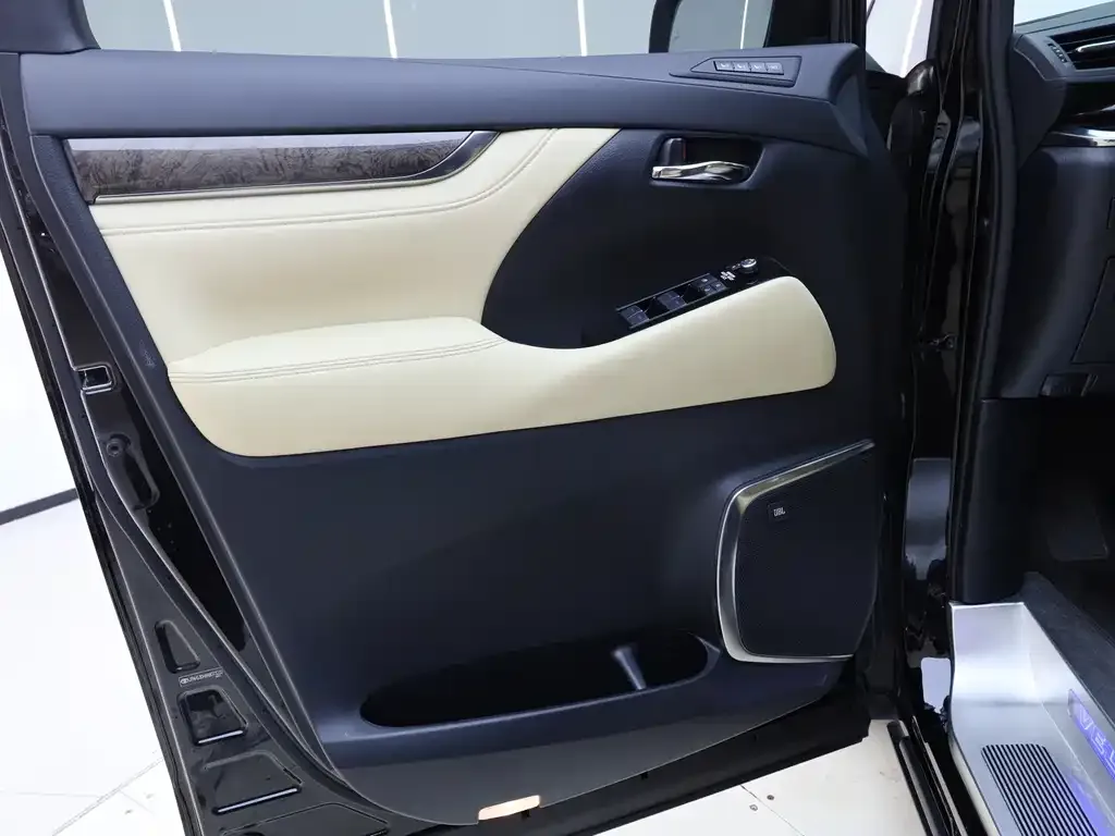 Toyota Vellfire 2022 из CN, фото 3