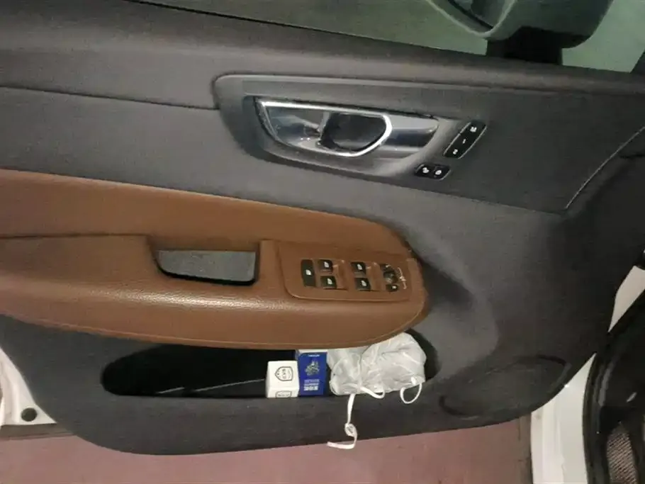 Volvo XC60 2021 из CN, фото 9