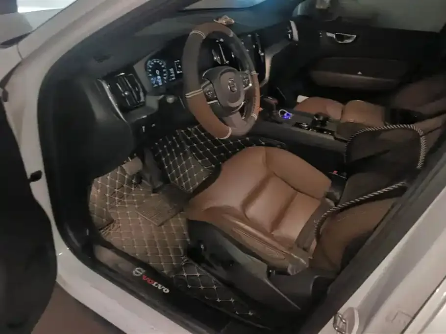 Volvo XC60 2021 из CN, фото 5