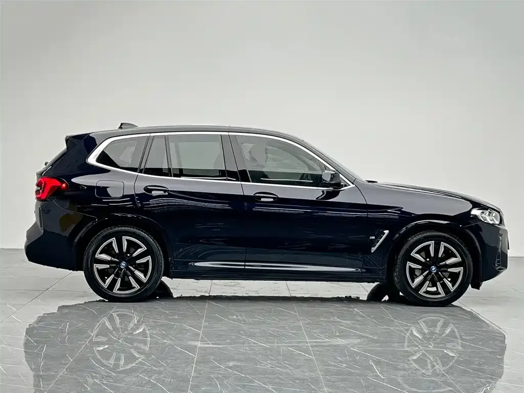 BMW iX3 2025 из CN, фото 5