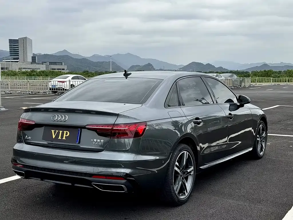 Audi A4L 2022 из CN, фото 8