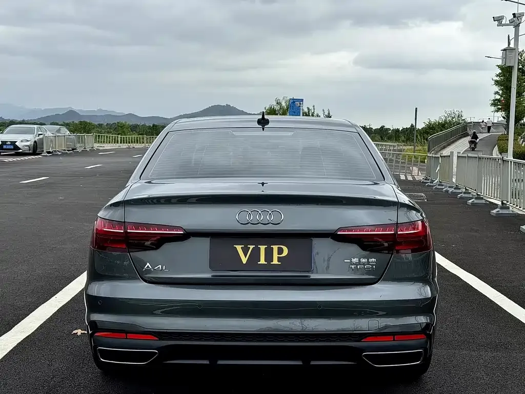 Audi A4L 2022 из CN, фото 4
