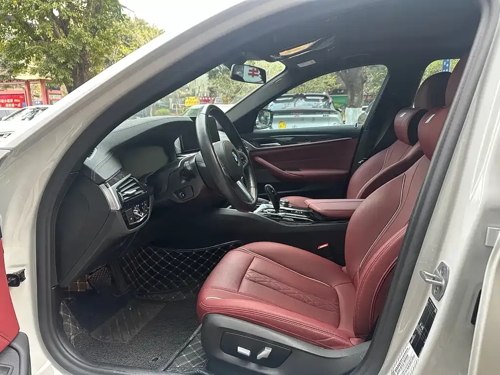 BMW 5 Series 2021 из CN, фото 5
