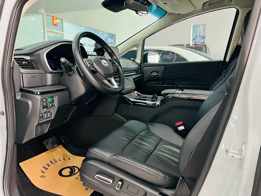 Honda Elysion 2024 из CN, фото 7